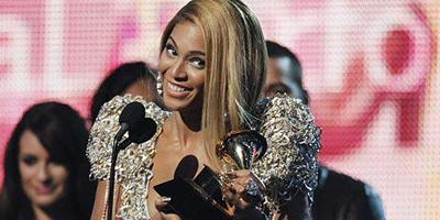 Beyoncé triunfa en la noche de los Grammy