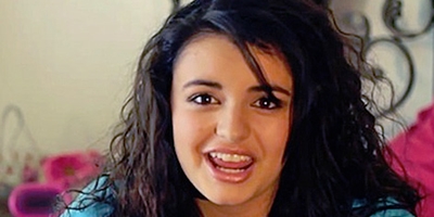 La adolescente Rebecca Black se corona como la nueva reina en Internet