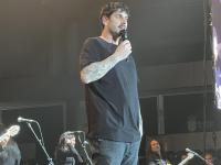 Melendi reúne a más de 3.000 personas en Boadilla en un concierto solidario a favor de la ELA